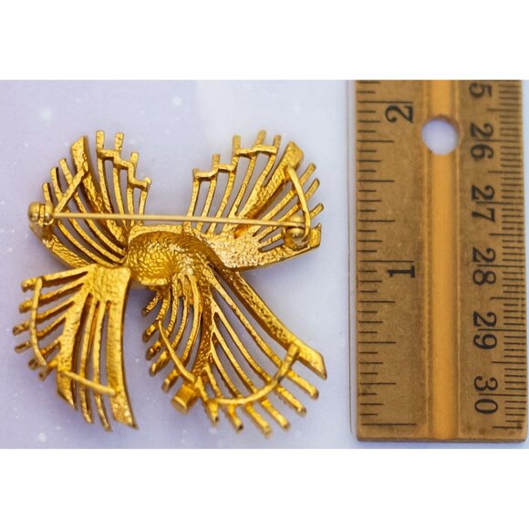 Vintage Gold Tone Abstract Ribbon Avant Garde Brooch - J32 - Picture 2 of 2